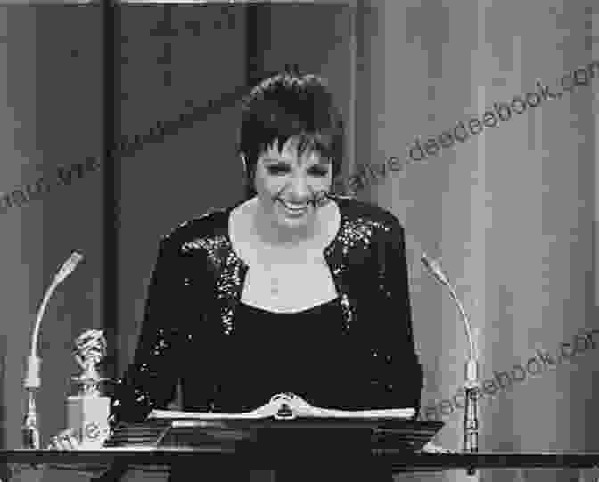 Liza Minnelli Receiving A Lifetime Achievement Award Female Force: Liza Minnelli Michael L Frizell